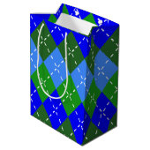 Blauw en Groen Argyle Wit Stitching Gepersonalisee Medium Cadeauzakje (Achterkant Gekanteld)