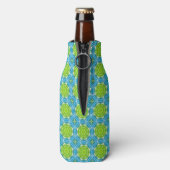 Blauw en Groen Monogram Mandala Patroon Flesjeskoeler (Fles Achterkant)