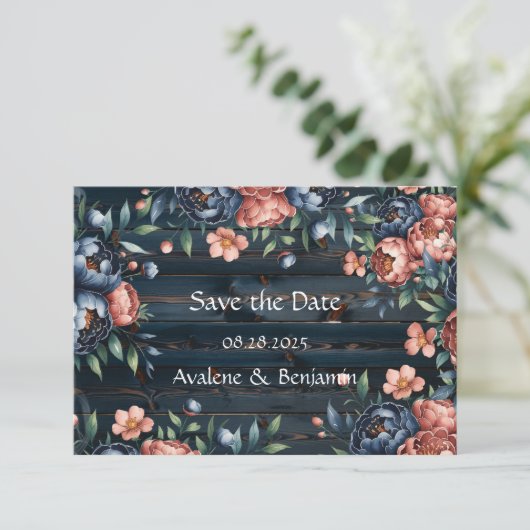 Blauw en koperen pioenboeket houten bruiloft save the date (Staand voorkant)