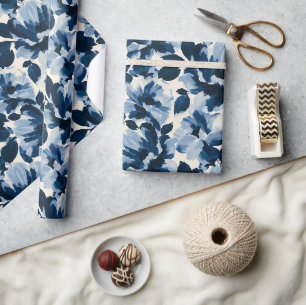 Blauw en marine schilderachtig bloempatroon cadeaupapier