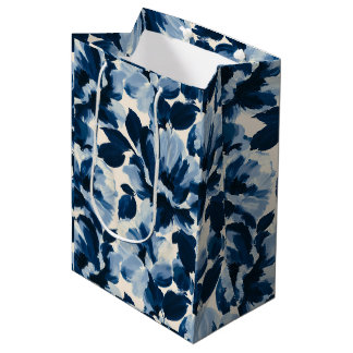 Blauw en marine schilderachtig bloempatroon medium cadeauzakje