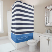 Blauw en marine strepenmonogram douchegordijn (In situ)