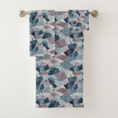 Blauw en Mauve Abstract Terrazzo Design Bad Handdoek (Insitu)