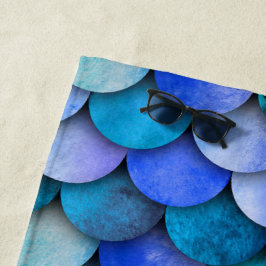 Blauw en paars zeemeerpatroon op schaal strandlaken