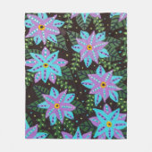 Blauw en paarse bloemen op zwart fleece deken (Voorkant)