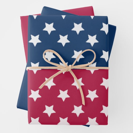 Blauw en rood kleurenblok met witte sterren inpakpapier vel (In situ)