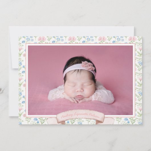 Blauw en roze Grandmillennial Flower Foto Baby Aankondiging (Voorkant)