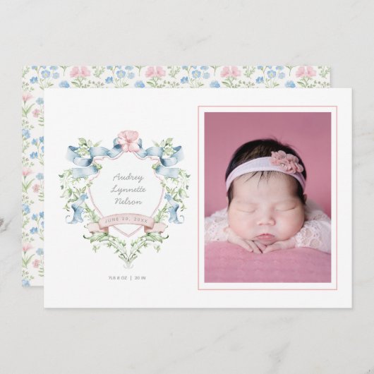 Blauw en roze Grandmillennial Ribbon Crest Baby Aankondiging (Voorkant / Achterkant)