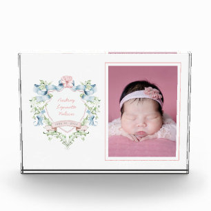 Blauw en roze Grandmillennial Ribbon Crest Baby Fotoblokken