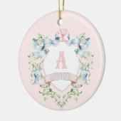 Blauw en roze Grandmillennial Ribbon Crest Keramisch Ornament (Links)