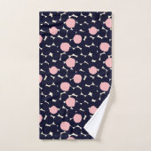 Blauw en roze groot stippatroon bad handdoek (Handdoek)