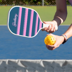 Blauw en roze streepjespatroon gepersonaliseerd pickleball paddle