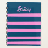 Blauw en roze streepjespatroon gepersonaliseerd planner (Voorkant)