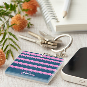 Blauw en roze streepjespatroon gepersonaliseerd sleutelhanger
