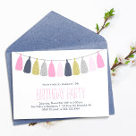 Blauw en Roze Tassel Garland Verjaardagsfeest Kaart<br><div class="desc">Trendy en chique ontwerp heeft een populair ontwerp van kwastslingers perfect voor een verjaardagsfeestje van een meisje, quinceanera, lieve zestien, enz. OPMERKING: Op deze uitnodigingen wordt geen echte glitter gebruikt, de uitnodigingen zullen als een mooie foto van glinsterende glitter afdrukken. Bezoek onze winkel voor bijpassende briefpapier en feestartikelen. Op zoek...</div>
