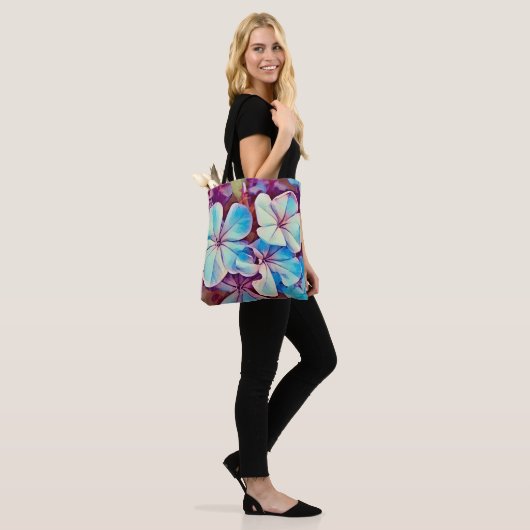 Blauw en Roze Tropische Bloemen Kunst Canvas tas (Op model)