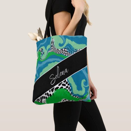 Blauw en Sage Groene Vloeiende Kunst Gepersonalise Tote Bag (Dichtbij)