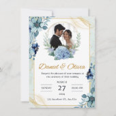 Blauw en Wit Bloemen Bruiloft Uitnodiging (Voorkant)