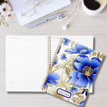 Blauw en wit Bloemen Jaarlijks Planner<br><div class="desc">Blauw & Wit Bloemen Jaarlijkse Planner - Organiseer uw Jaar met Genade & Elegantie! Stap in een jaar vol met evenwicht en helderheid, waar uw taken, dromen en reflecties zijn gevestigd in een ontwerp dat zowel klassiek als verfrissend is. Onze Blue & White Floral Jaarlijkse Planner is meer dan alleen...</div>