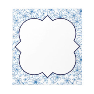 Blauw en wit bloemenrand, blanco notitieblok