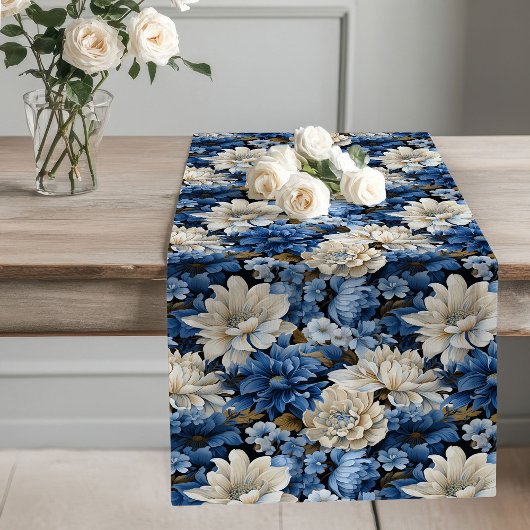 Blauw en wit bloemig tafelkleed