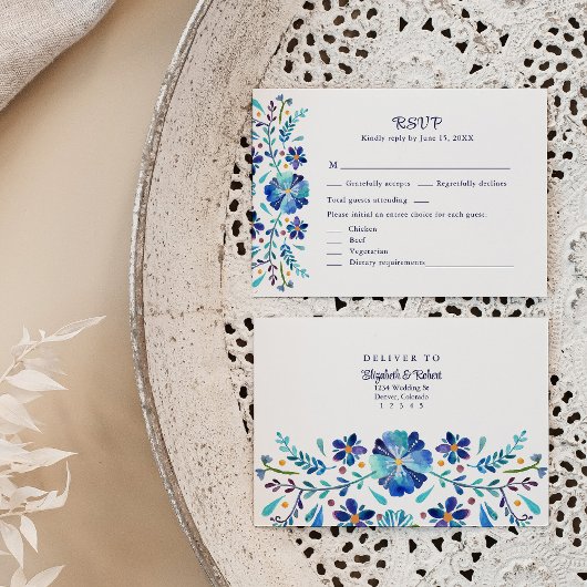 Blauw en Wit Bloemstuk Bruiloft RSVP Kaart