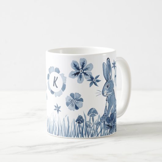 Blauw en wit bunny Flowers Monogram Paaskonijn Koffiemok (Voorkant rechts)