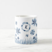 Blauw en wit bunny Flowers Monogram Paaskonijn Koffiemok (Center)