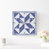 Blauw en Wit Calico Pinwheel Faux Quilt Vierkante Klok (Huis)