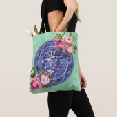 Blauw en wit China blauw wild en Rozen Tote Bag (Dichtbij)
