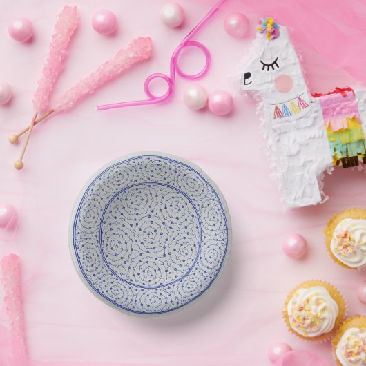 Blauw en wit Chinoiserie Spiral Vine Faux China Papieren Kommen (Feest)