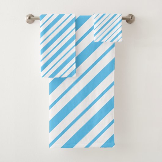 Blauw en wit diagonaal gestreept patroon bad handdoek (Insitu)