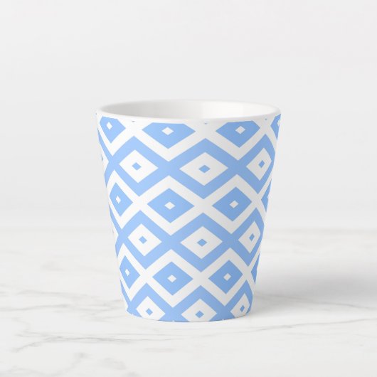 Blauw en wit diamantpatroon latte mok (Voorkant)