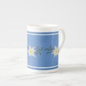 Blauw en Wit Edelweiss Bone China Mok (Voorkant rechts)