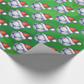 Blauw en wit feestelijk Voetbal op groen Cadeaupapier (Hoek)