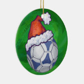 Blauw en wit feestelijk Voetbal op groen Keramisch Ornament (Rechts)