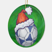 Blauw en wit feestelijk Voetbal op groen Keramisch Ornament (Links)