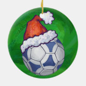 Blauw en wit feestelijk Voetbal op groen Keramisch Ornament (Achterkant)