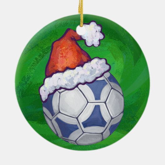 Blauw en wit feestelijk Voetbal op groen Keramisch Ornament (Achterkant)