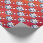 Blauw en wit feestelijk Voetbal Patroon op rood Cadeaupapier (Hoek)