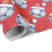 Blauw en wit feestelijk Voetbal Patroon op rood Cadeaupapier (Rol Hoek)