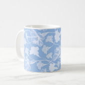 Blauw en wit floreel patroon koffiemok (Voorkant links)