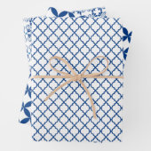 Blauw en wit geometrisch patroon inpakpapier vel (In situ)
