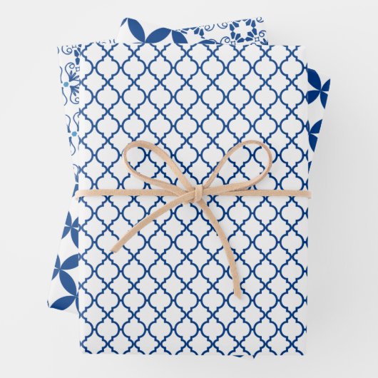 Blauw en wit geometrisch patroon inpakpapier vel (In situ)