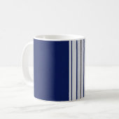 Blauw en wit gestreept met zwarte accenten koffiemok (Voorkant links)