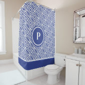 Blauw en Wit Griekse Sleutel Monogram Douchegordijn (In situ)