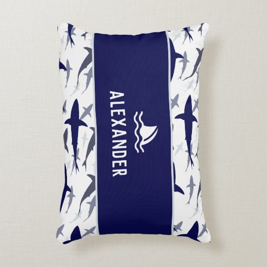 Blauw en wit haaienpatroon met naam jongen accent kussen (Voorkant(Verticaal))