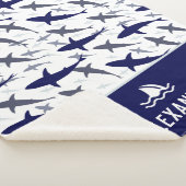 Blauw en wit haaienpatroon met naam jongen sherpa deken (3/4)