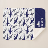 Blauw en wit haaienpatroon met naam jongen sherpa deken (Voorkant (horizontaal))