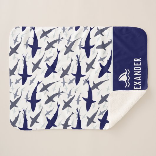 Blauw en wit haaienpatroon met naam jongen sherpa deken (Voorkant (horizontaal))